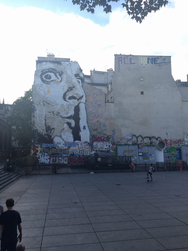 grafitti-salvador-dali-plaza-museo-pompidou-paris-be-trendy-my-friend