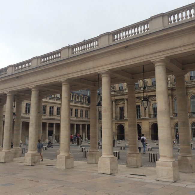 plaza-columnas-palacio-real-paris-be-trendy-my-friend