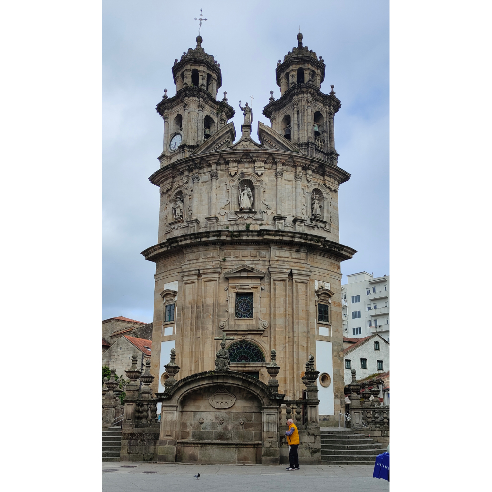 Iglesia de la Virgen Peregrina, famosa por su forma de vieira. Se encuentra en Pontevedra y forma parte de la ruta del Camino de Santiago portugués hacia Santiago de Compostela